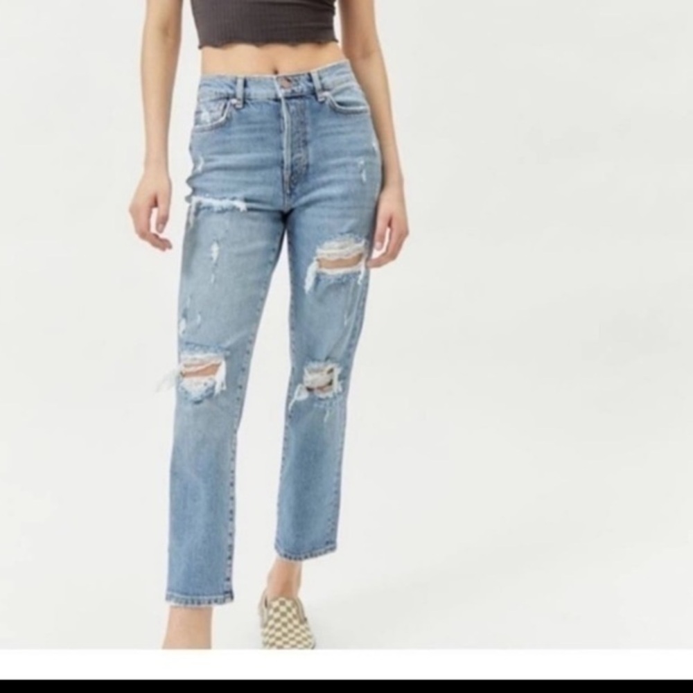 BDG Girlfriend High-Rise Jean - Light Wash
Worn once
Size 27